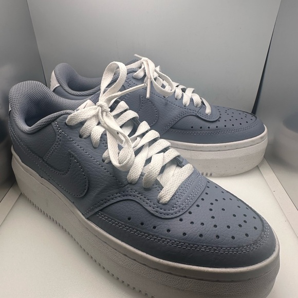 Nike Women's Blue and White Sneakers - Picture 4 of 6